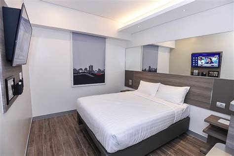 hotel near smart araneta coliseum